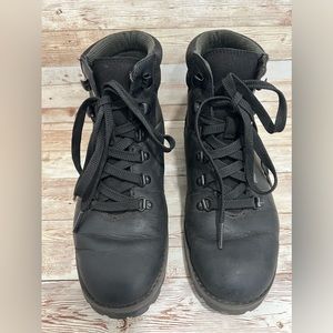 Women’s Size 7 Black Lace Up Timberland Boots